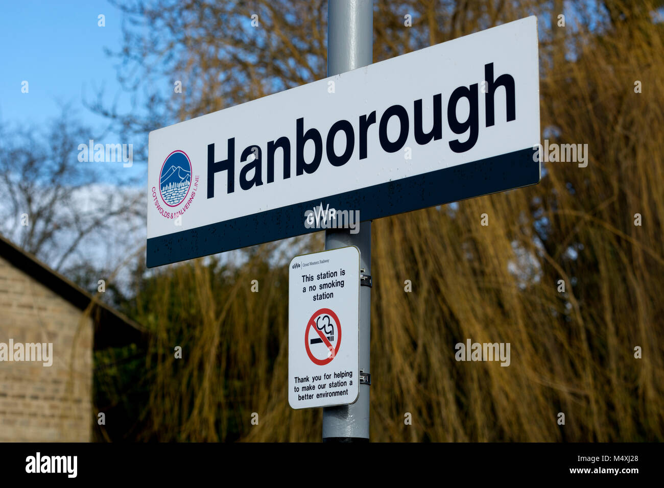 Bahnhof Hanborough unterzeichnen, auf dem Cotswold, Oxfordshire, UK Stockfoto