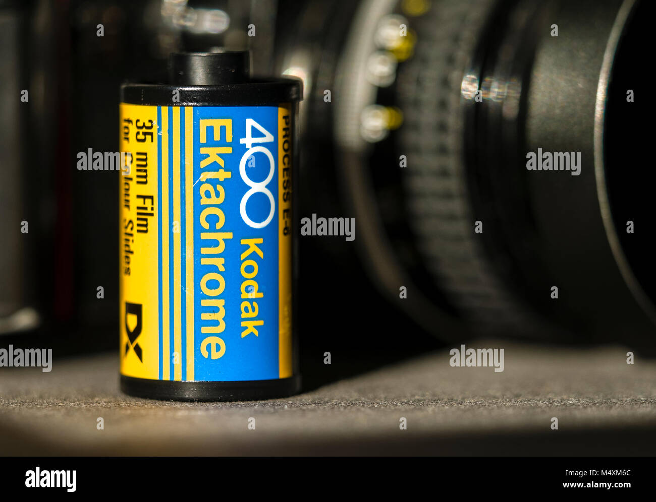 Kodak Ektachrome 35 mm Transparentfolie, zuerst in den 1940er Jahren von Eastman Kodak Company produziert Stockfoto Kodak Ektachrome 35 mm Transparentfolie, zuerst in den 1940er Jahren von Eastman Kodak Company produziert Stockfoto