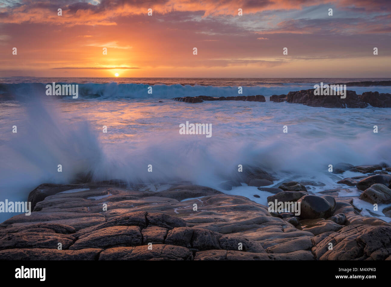 Sonnenuntergang an der Küste von mullaghmore Kopf, County Sligo, Irland. Stockfoto