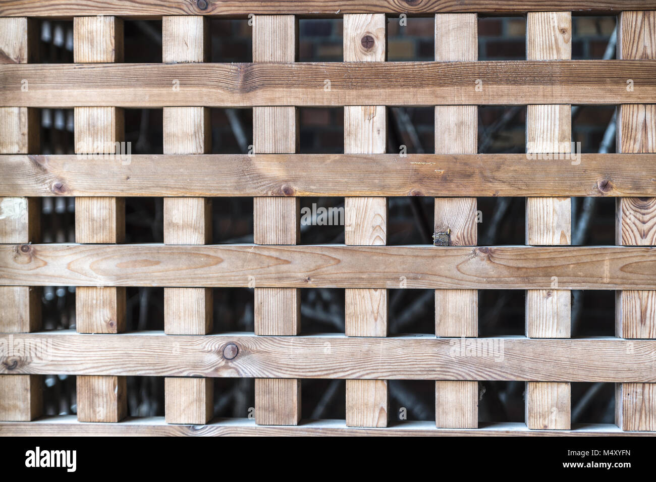 Symmetrisch Holz- pile Gate gebaut Stockfoto