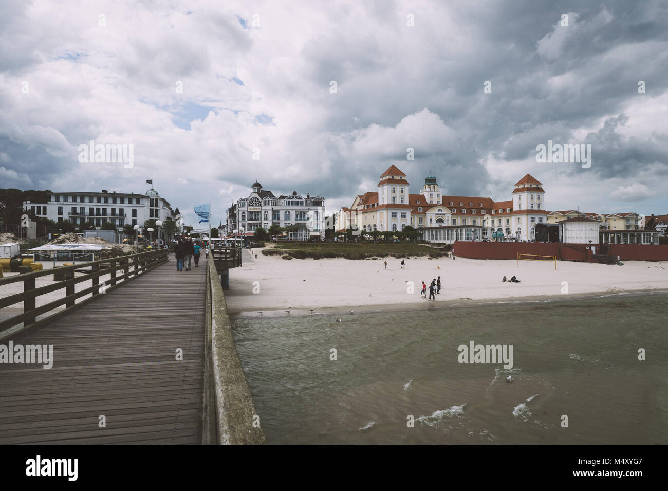 Strand und Pier aus dem Ostseebad Binz Stockfoto