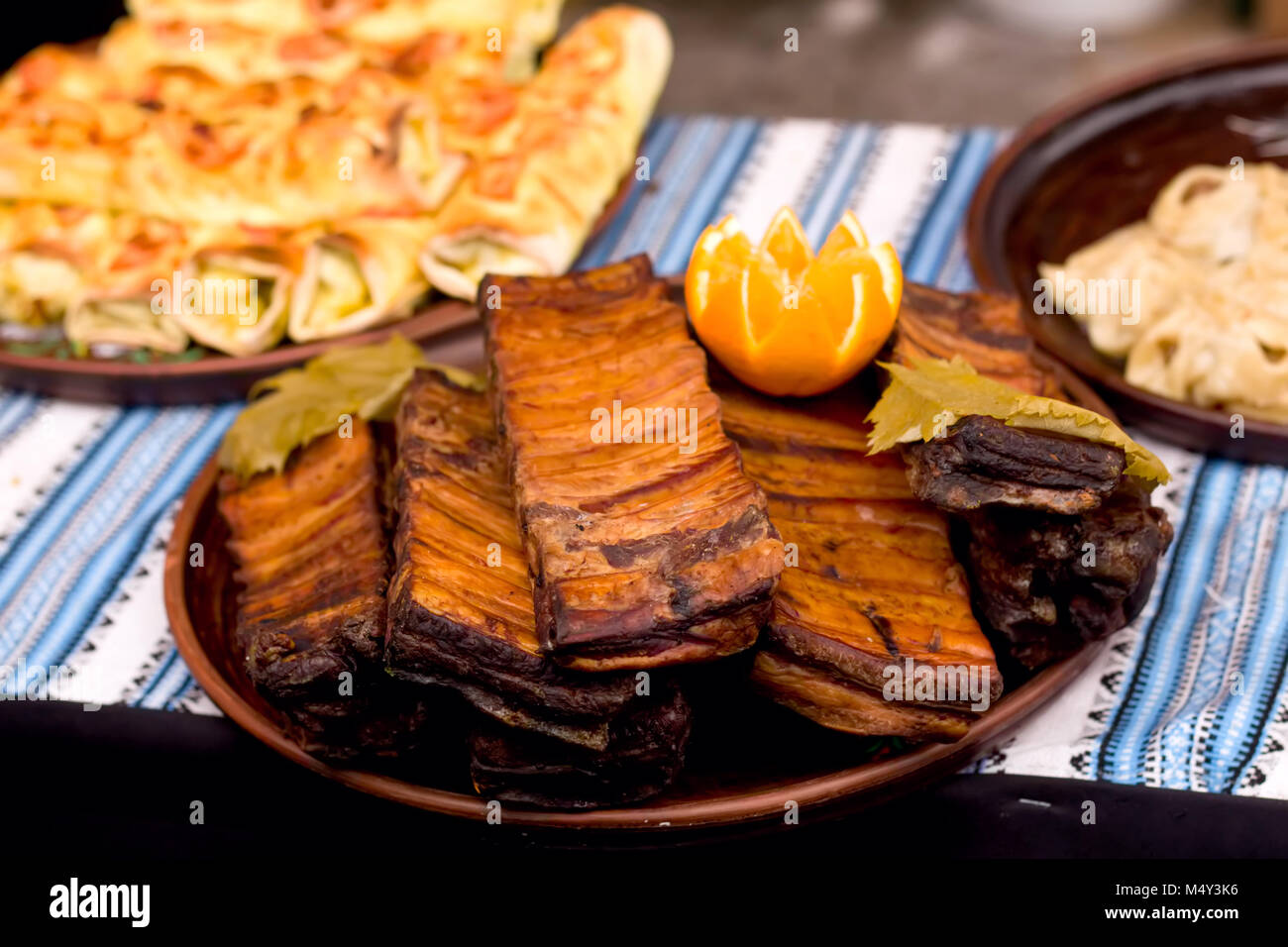 Schaschlik schaschlik fleisch grill frisch -Fotos und -Bildmaterial in ...