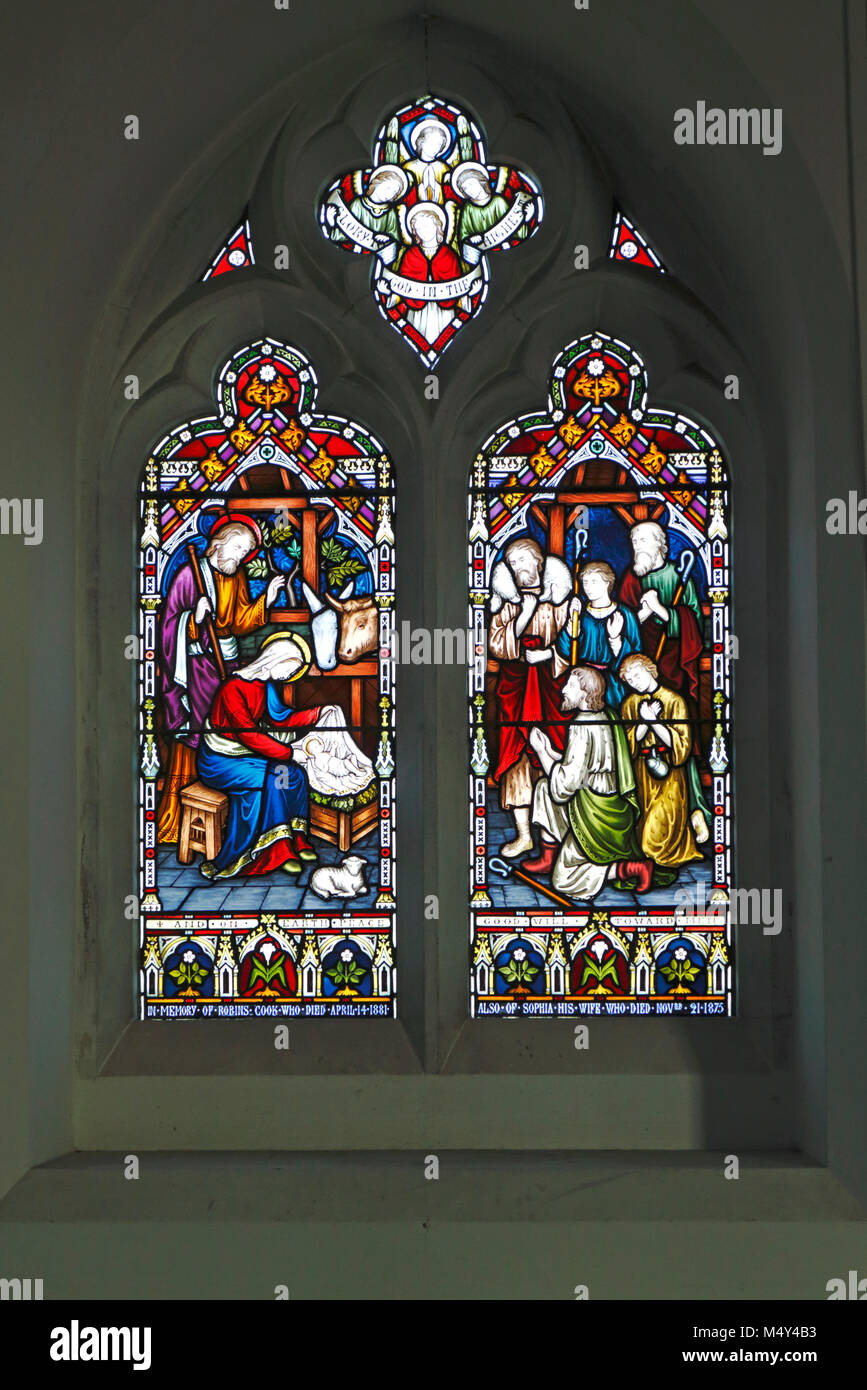 Ein Glasfenster in der Nordwand der Kirche St. Maria in Burnham Deepdale, Norfolk, England, Vereinigtes Königreich, Europa. Stockfoto