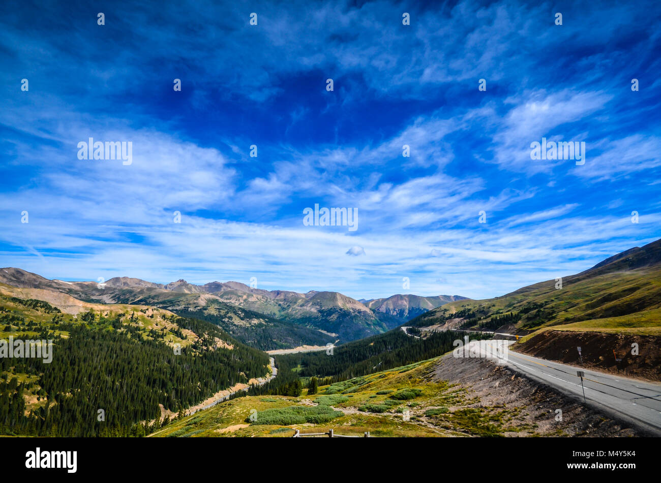 Loveland Pass Road in großen Höhen der Rocky Mountains in Colorado, USA. Stockfoto