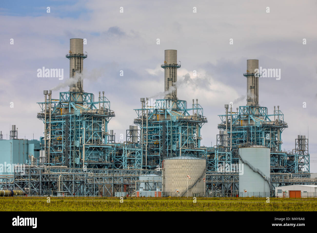 Moderne multi Brennstoff Kraftwerk in Eemshaven Industriegebiet, Groningen, Niederlande Stockfoto
