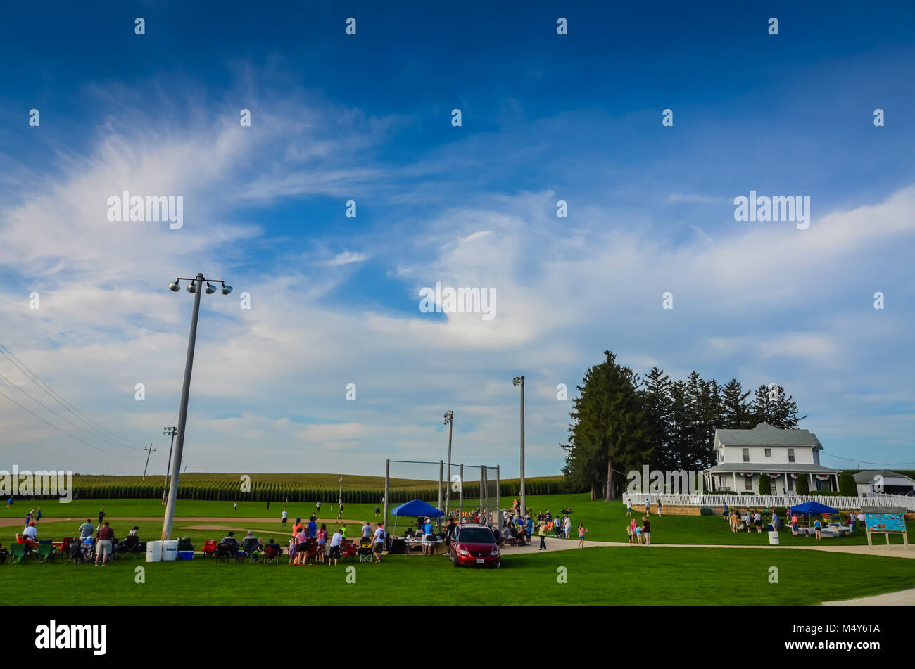 Bauernhaus, Kornfelder, und der Baseball Diamond am ehemaligen. Das Feld der Träume ist ein Baseballfeld und pop-Kultur touristische Attraktion Stockfoto