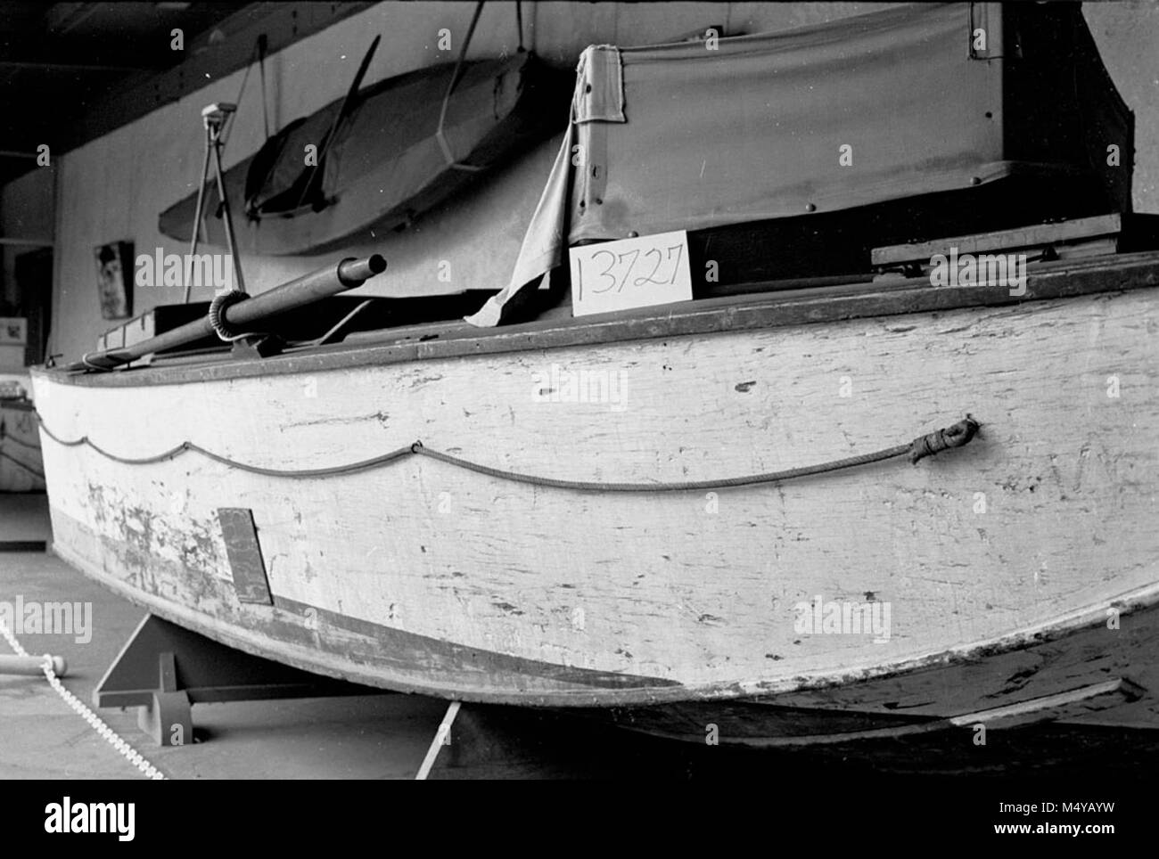 Zustand des historischen Boot angezeigt im BESUCHERZENTRUM Terrasse. ESMERALDA II 13727 GRCA. 10. JULI 1984 Grand Canyon Nat Park historische Fluss Foto. Stockfoto