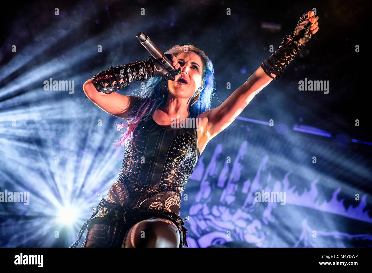 Norwegen, Oslo - Februar 1, 2018. Die schwedische Melodic Death Metal Band Arch Enemy führt ein Live Konzert auf Rockfeller in Oslo. Hier Sänger Alissa White-Gluz wird gesehen, live auf der Bühne. (Foto: Gonzales Foto - Terje Dokken). Stockfoto