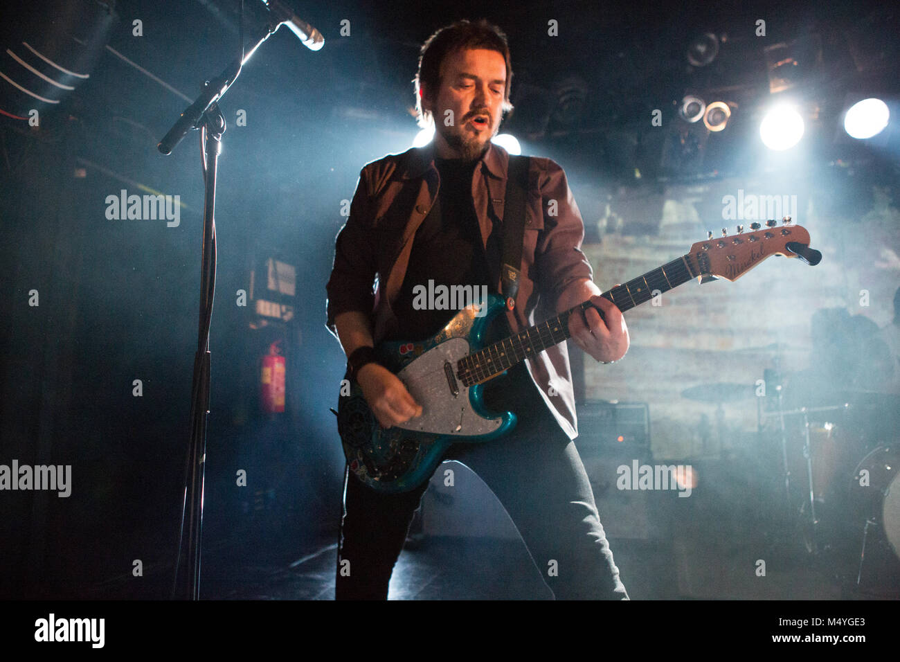 Norwegen, Oslo - Februar 16., 2018. Die Norwegian-Polish New Wave band De drücken Sie führt ein Live Konzert von John Dee in Oslo. (Foto: Gonzales Foto - Brokvam Kjell). Stockfoto