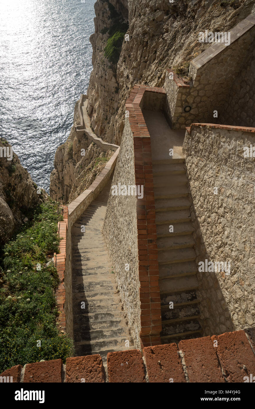 Treppen zu Grotta di Nettuno in der Nähe von Alghero, Sardinien Stockfoto
