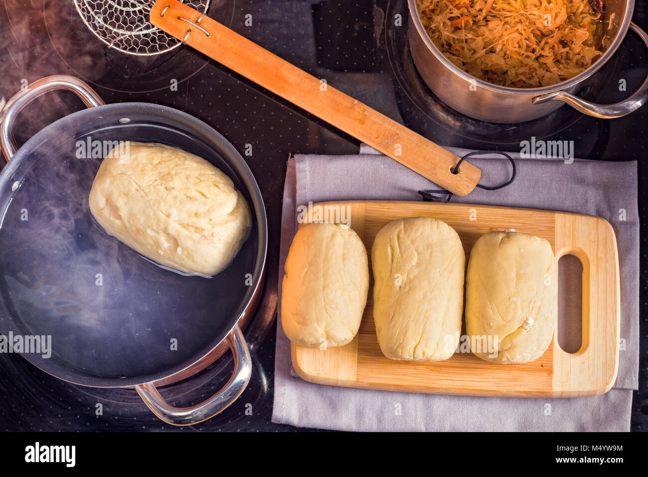 Original böhmische Knödel Vorbereitung Stockfotografie - Alamy
