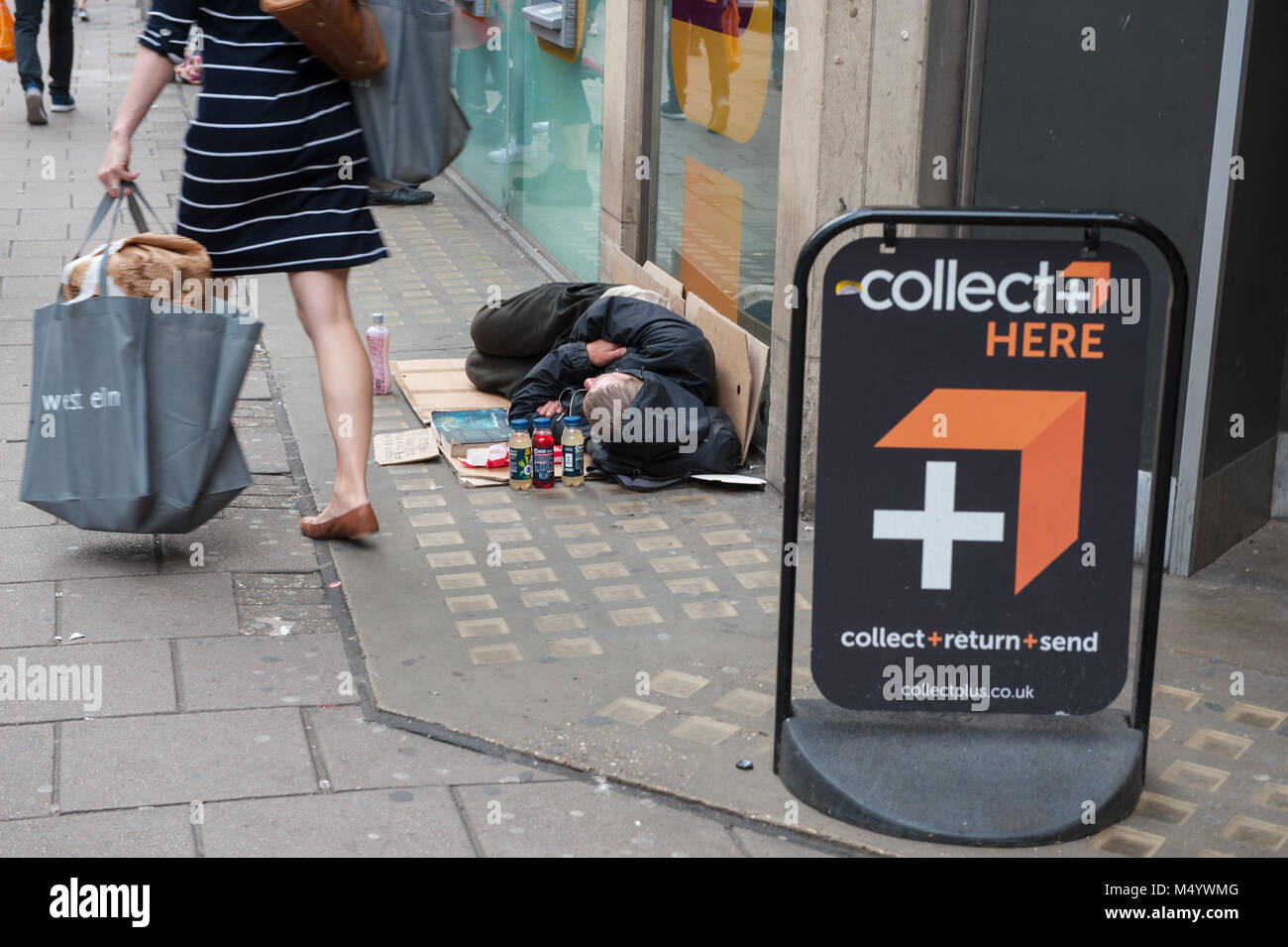London, 06.08.2017: Obdachlose, Tottenham Court Road. © Andrea Sabbadini Stockfoto