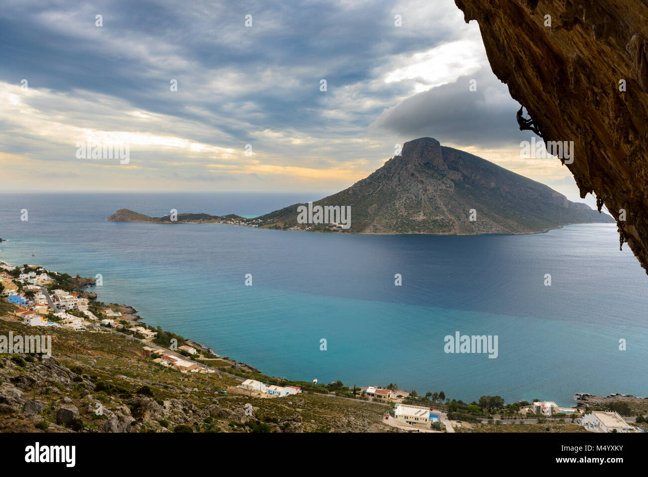 Professioneller Bergsteiger Rock in Kalymnos, Griechenland klettern Stockfoto