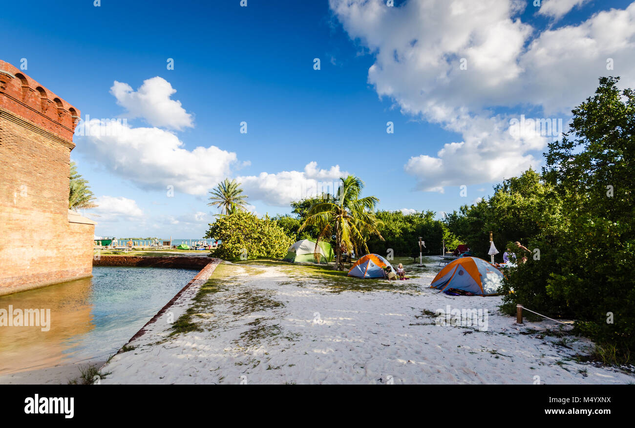 Zelte auf Beach Campground am Fort Jefferson in Dry Tortugas National Park in den Florida Keys. Stockfoto