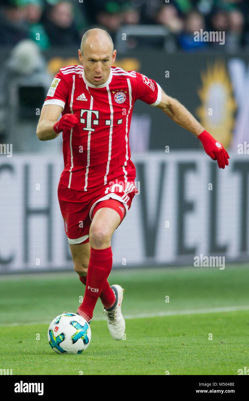 Wolfsburg, Deutschland. 17 Feb, 2018. Arjen Robben (M) mit Kugel, Einzelaktion mit Kugel, Aktion, ganze Figur, Hochformat, Fussball 1. 1. Fussballbundesliga, 23. Spieltag VfL Wolfsburg (WOB) - FC Bayern München (M) 1:2, am 17.02.2018 in Wolfsburg/Deutschland. | Verwendung der weltweiten Kredit: dpa/Alamy leben Nachrichten Stockfoto