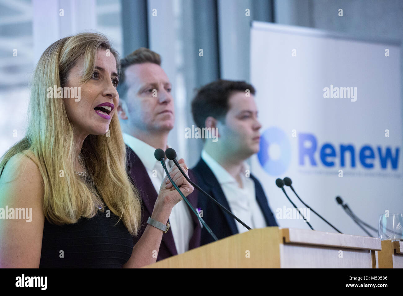 London, Großbritannien. 19. Februar, 2018. Sandra Khadhouri, Leiter Kommunikation, spricht bei der Eröffnung des Politischen erneuern Partei in Westminster. Erneuern versucht, Ungleichheit, aus einer Position der Stärke als EU-Mitgliedstaat und hat über 1000 Unterstützer und 300 Kandidaten aus der ganzen Vereinigten Königreich rekrutiert. Credit: Mark Kerrison/Alamy leben Nachrichten Stockfoto