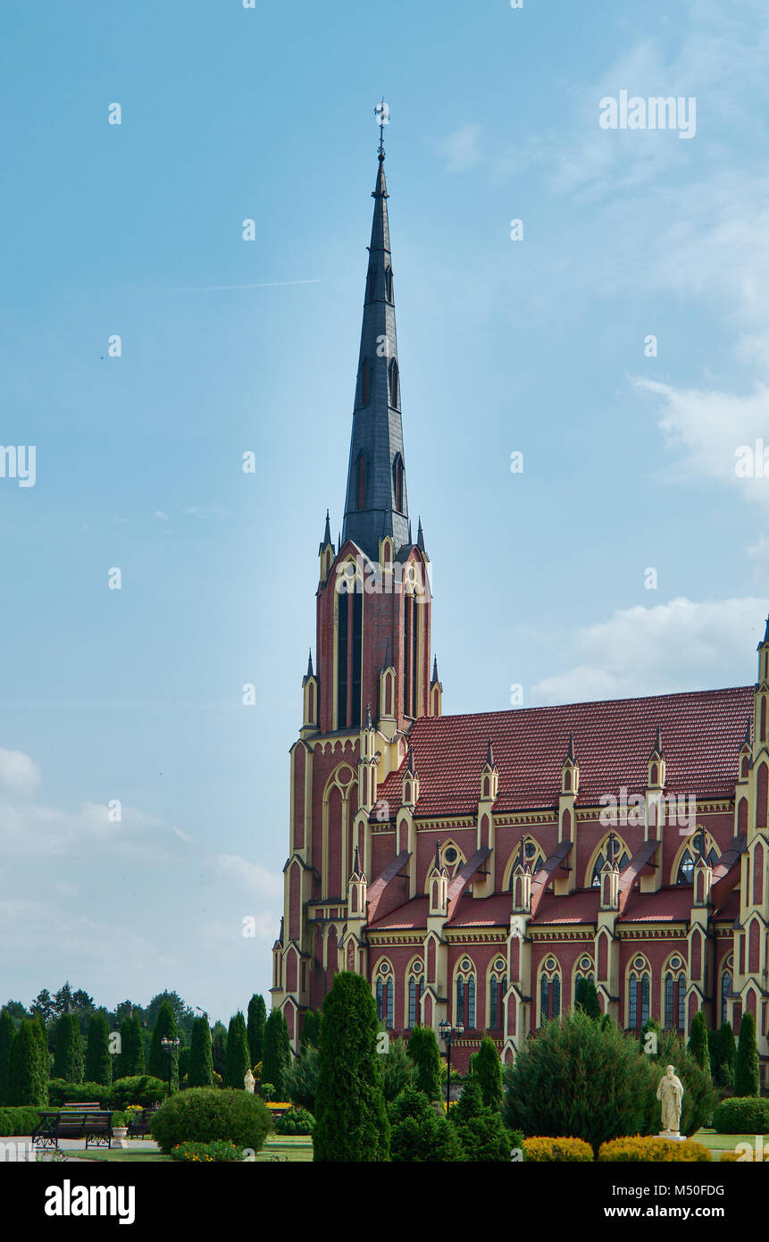 Katholische Kirche im gotischen Stil in Gervyaty. Weißrussland Stockfoto