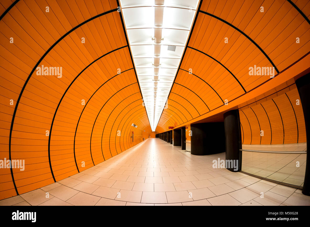 Marienplatz orange Station Stockfoto