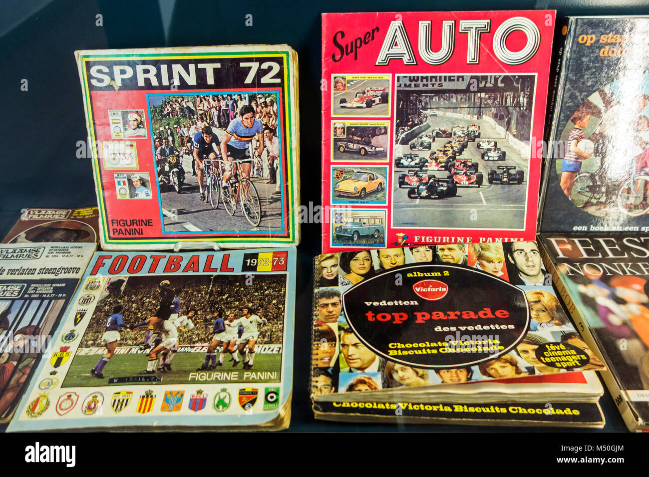 Vintage Panini sticker Alben aus den 70ern über Fußball, Radfahren und Autos Stockfoto