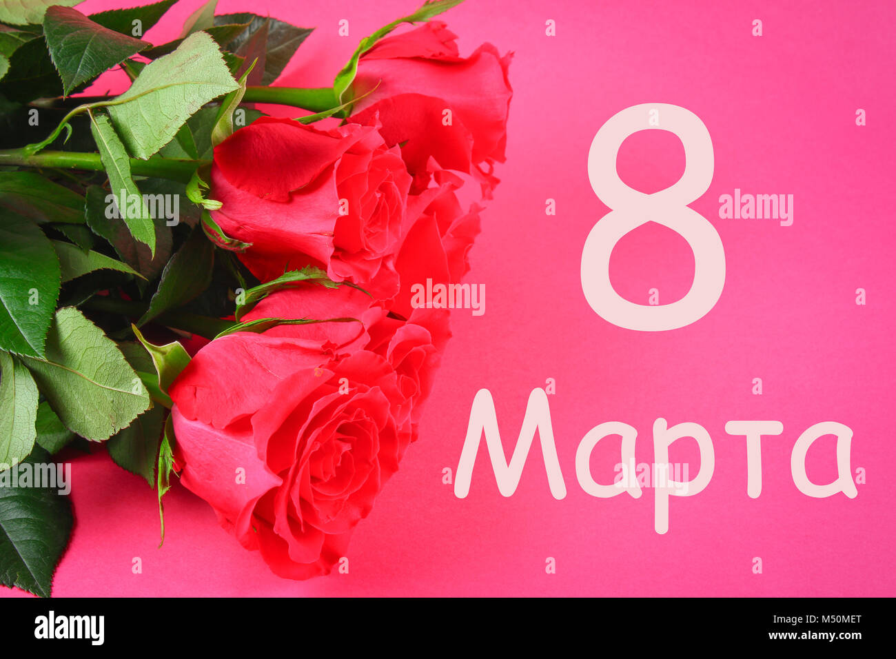 Text in Russisch: März 8. Rosen. Internationaler Tag der Frau  Stockfotografie - Alamy