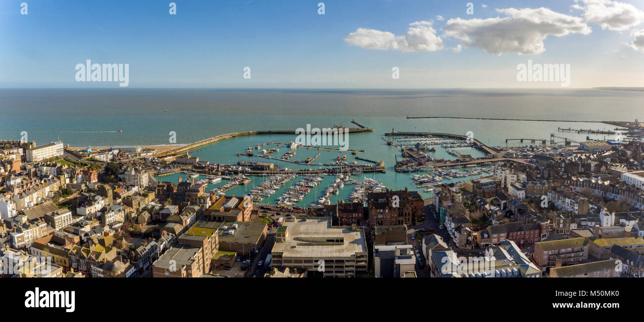 Luftaufnahme von Ramsgate in Richtung der Marina suchen Stockfoto