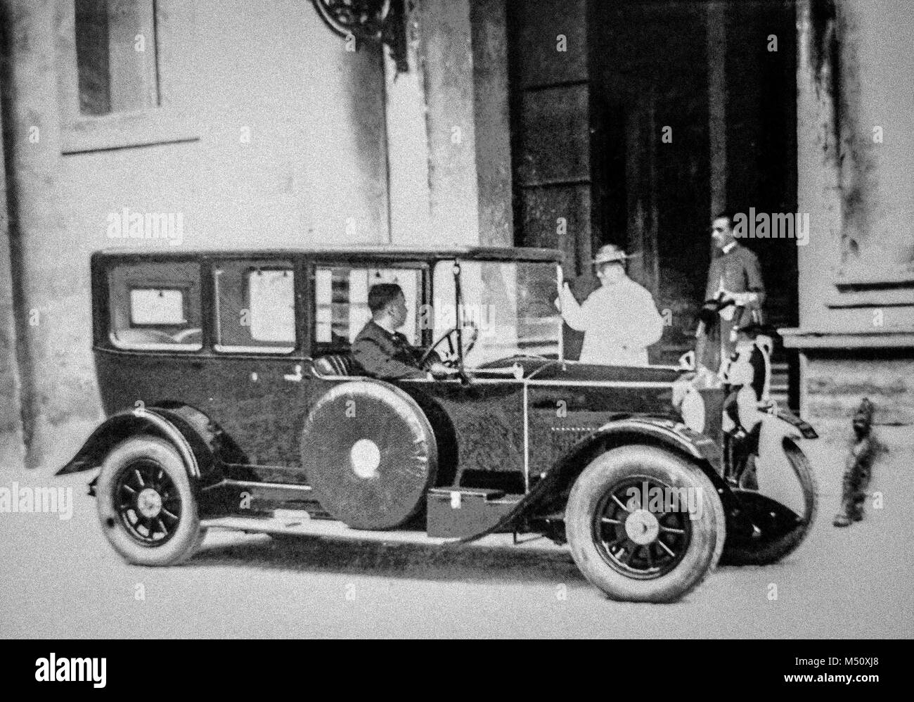 Die Bianchi Tipo 15 gespendet, Pius XI. von der Vereinigung der katholischen Frauen in der Erzdiözese Mailand. Pius XI. war der erste Papst, der ein Auto benutzen. Dieses Auto folgte einem Bianchi Tipo 20, zu dem Papst direkt gespendet von Bianchi. Stockfoto