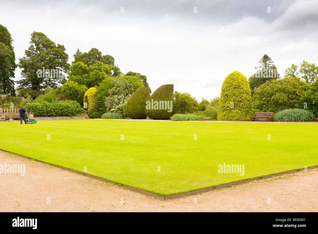 Crathes gardens Wartung Schottland Stockfoto