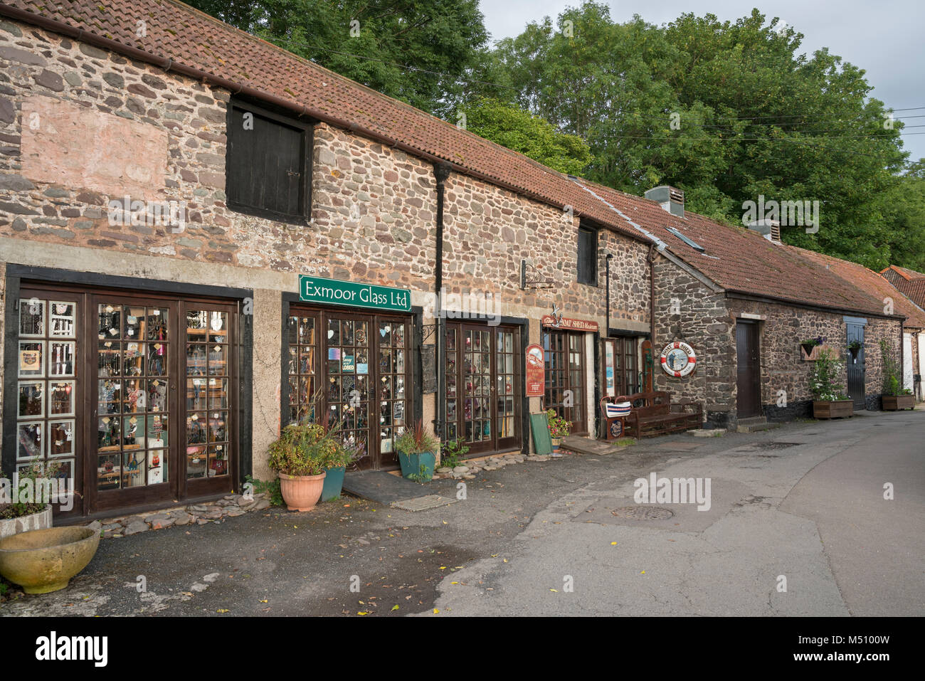 Das Exmoor Glas Ltd Showroom in Porlock Wehr in Somerset, England. Stockfoto