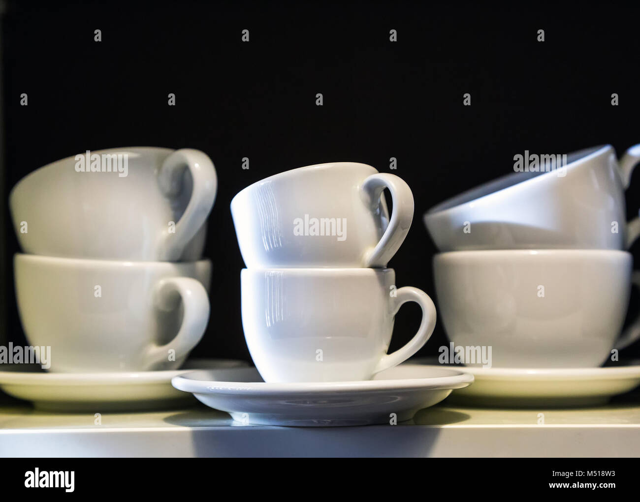 Weiße Tassen, Geschirr Stockfoto
