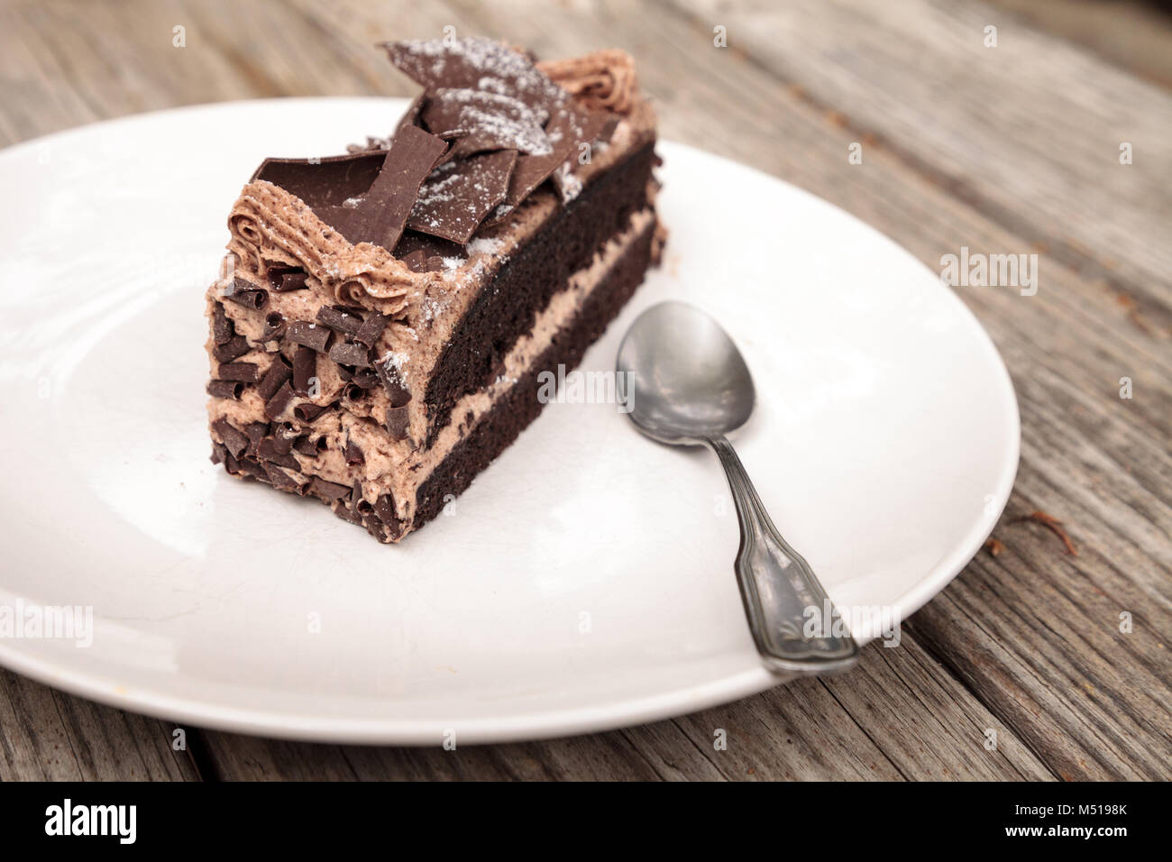 Feuchte Teufel essen Schokolade Kuchen Pariser Kuchen Stockfoto