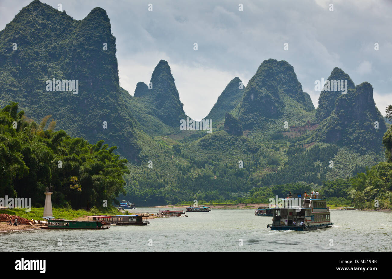Boote auf dem Fluss Li Guilin, China Stockfoto