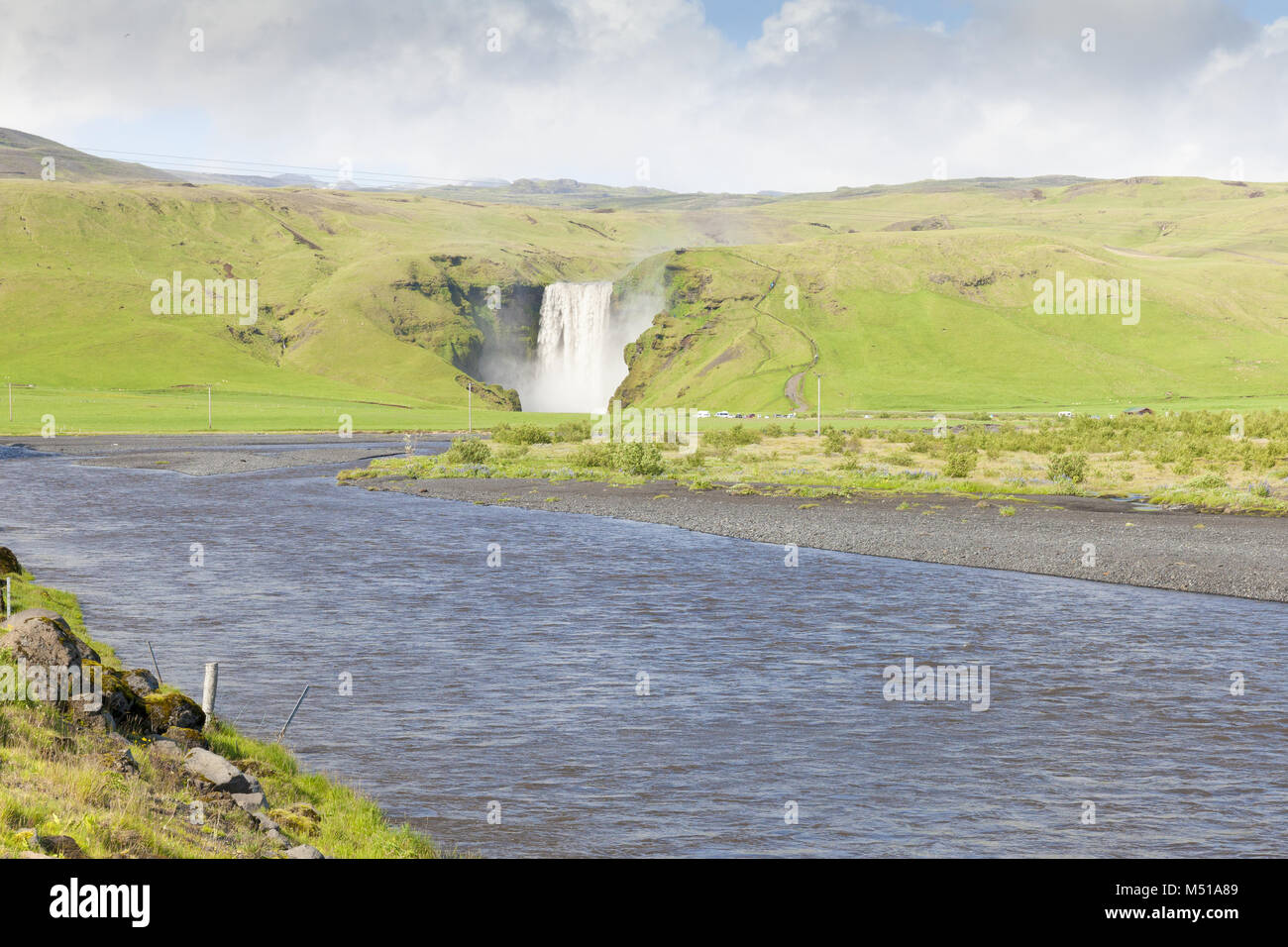 Island Skogafoss fallen bei frontaler Ansicht Stockfoto
