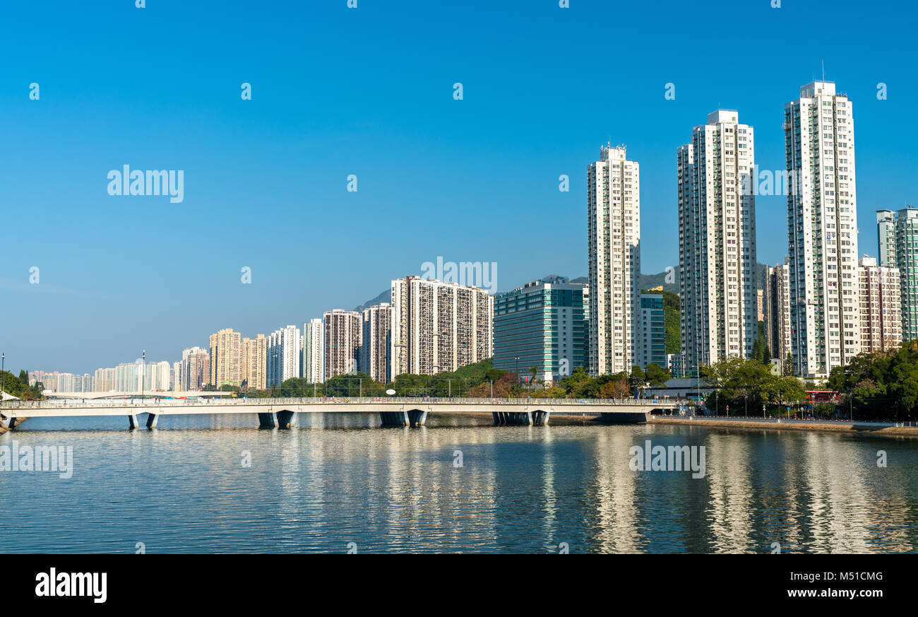Sha Tin Bezirk mit auf den Shing Mun River in Hongkong, China Stockfoto