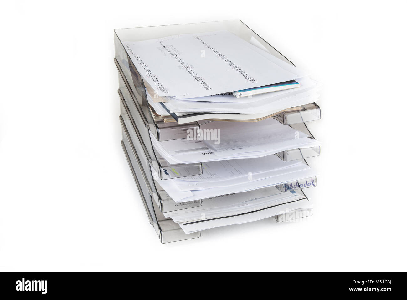 Desktop Anmeldung Schubladen voller Papiere auf dem Weißen. Papier Büro Fach. Stockfoto