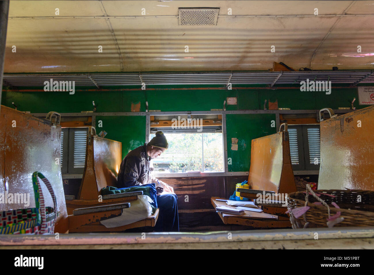 Hsipaw: Zug, untere Klasse Auto,, Shan Staat, Myanmar (Birma) Stockfoto