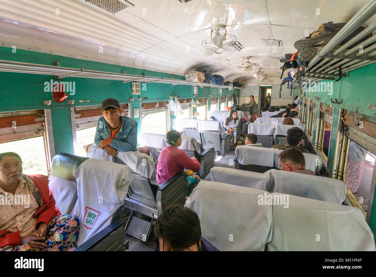Hsipaw: Zug, der oberen Klasse Auto,, Shan Staat, Myanmar (Birma) Stockfoto