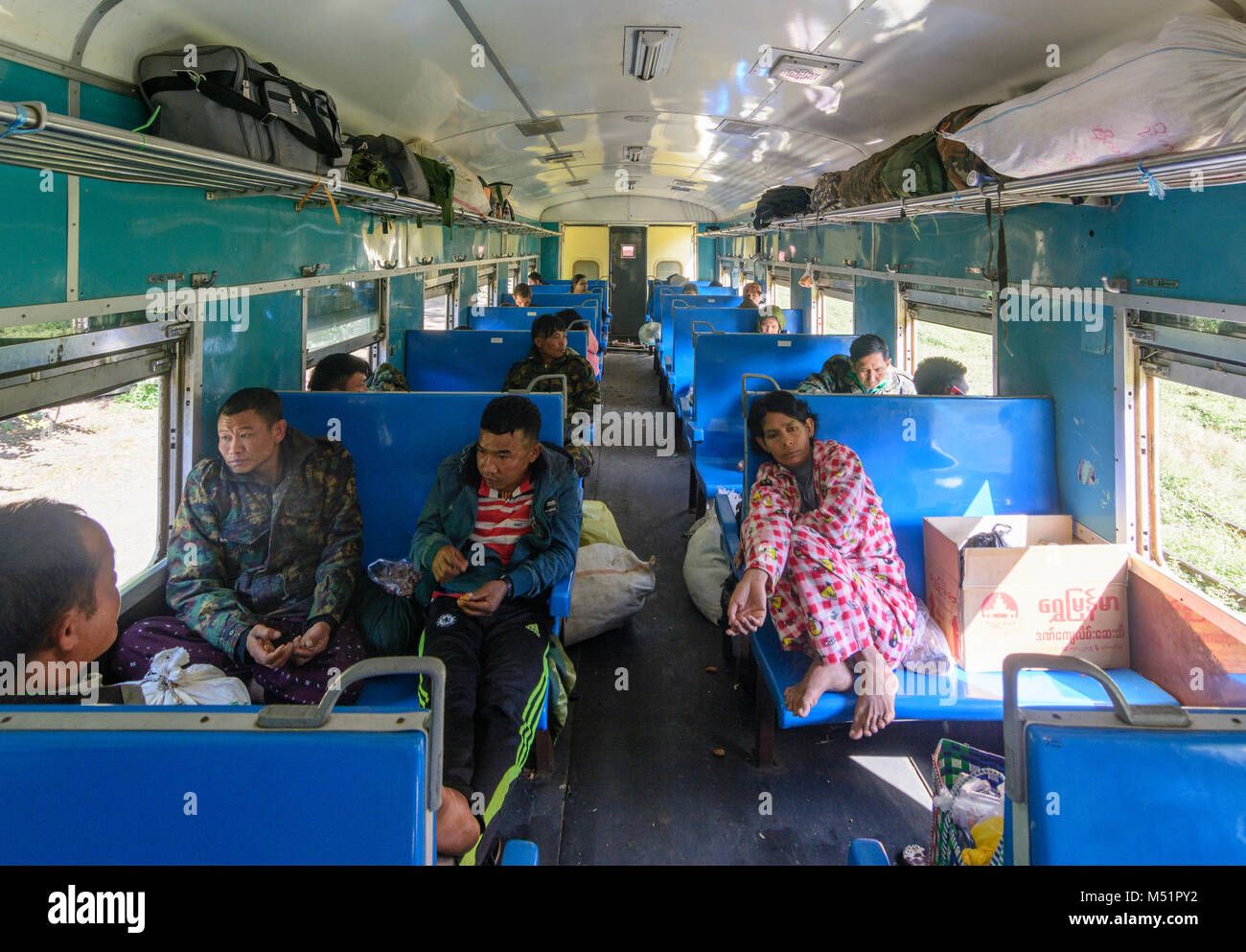 Hsipaw: Zug, untere Klasse Auto,, Shan Staat, Myanmar (Birma) Stockfoto