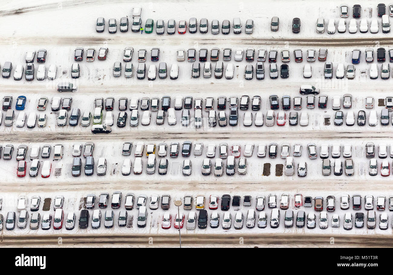 Luftaufnahme, Helf Automobil-Logistik GmbH, Katernberg, Parkplätze, neues Auto Zwischenlagerung, Auto dump, neue Fahrzeuge im Schnee, Essen, Ruhr ar Stockfoto