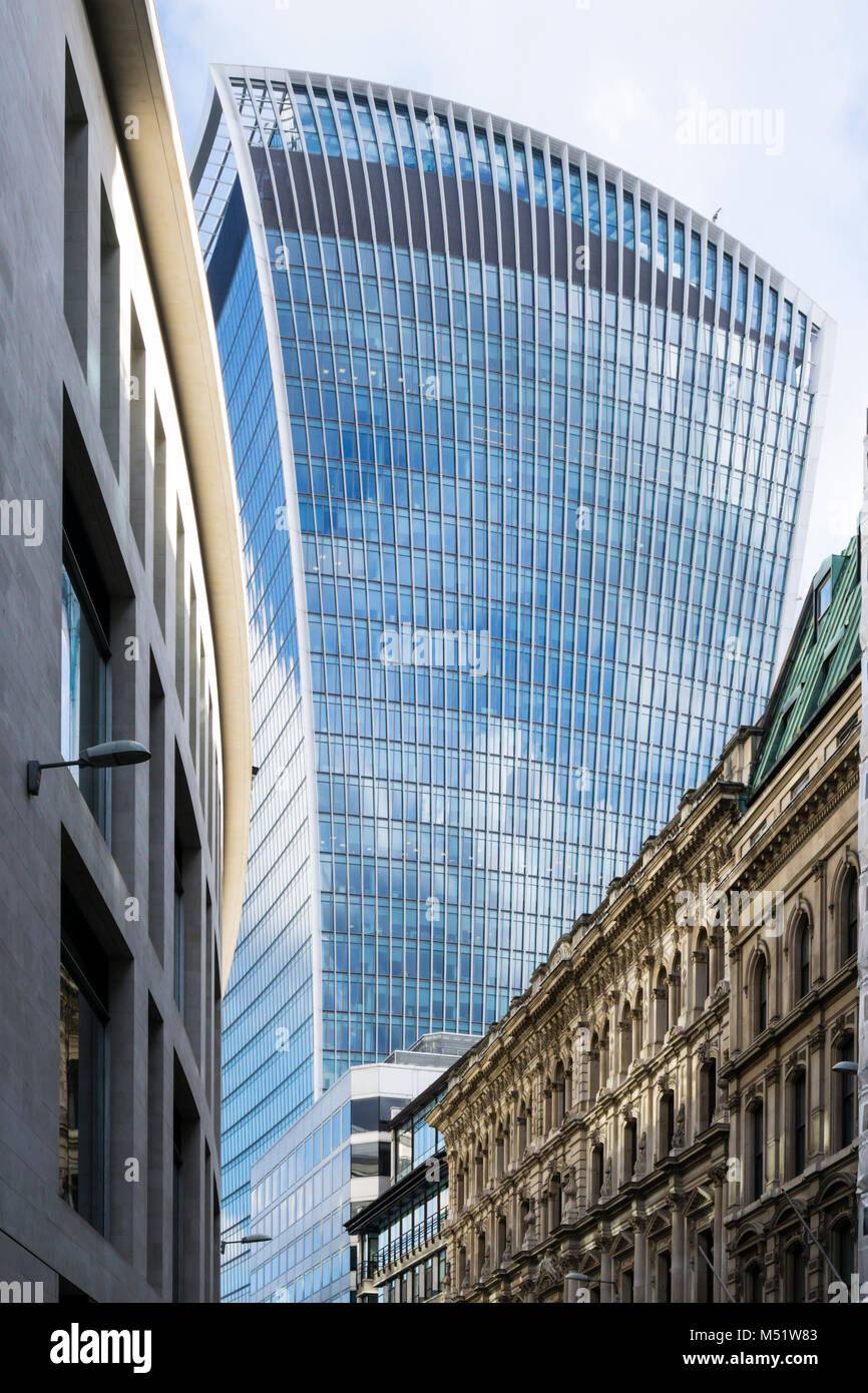 Die Walkie-Talkie-office Entwicklung bei 20 Fenchurch Street in der City von London, von der Lombard Street gesehen. Stockfoto