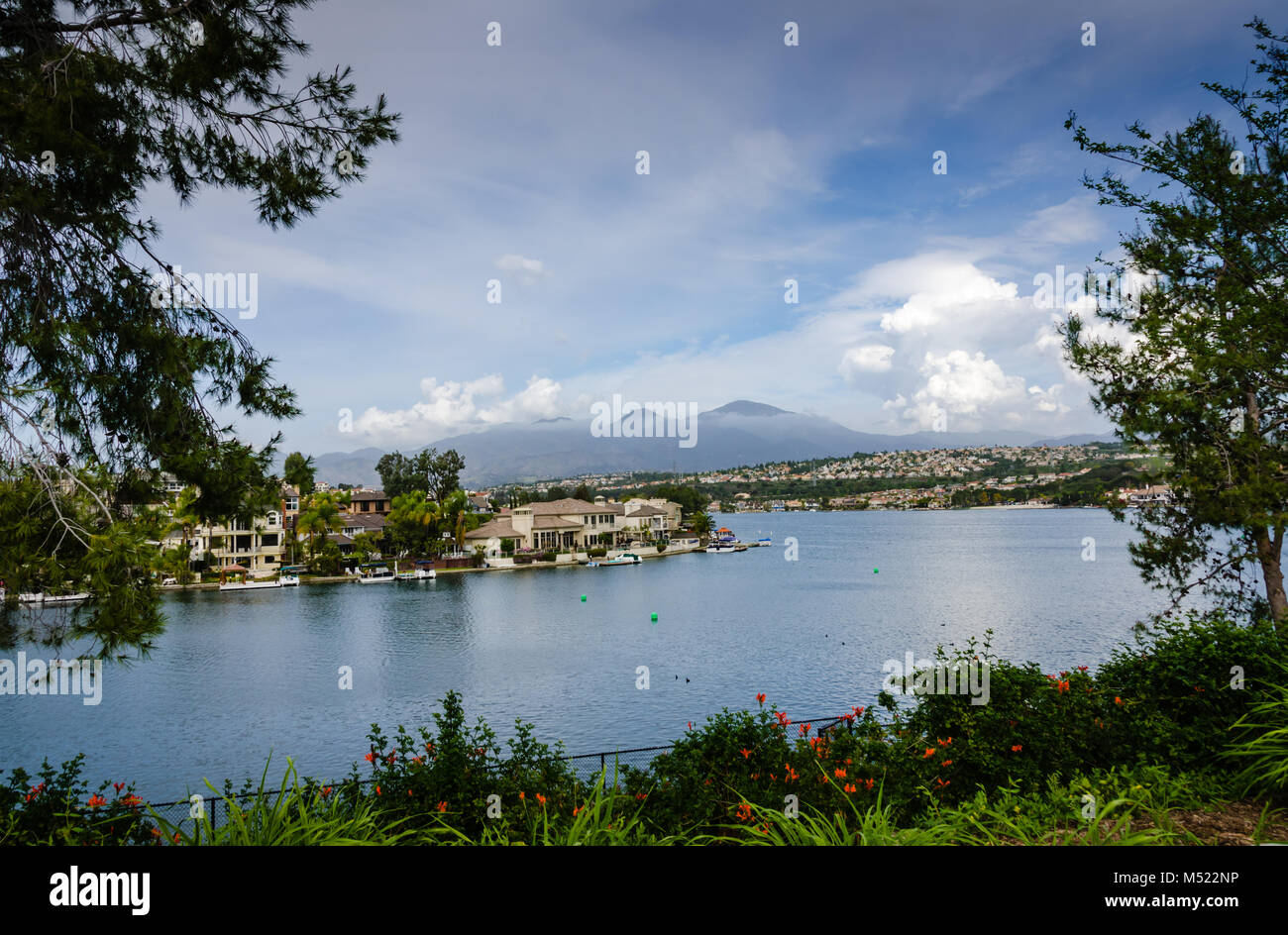 See Mission Viejo Ist Ein Reservoir Fur Erholung In Mission Viejo Orange County Kalifornien Erstellt Der Behalter Wird Durch Einen Earthfill Dam Acro Gebildet Stockfotografie Alamy