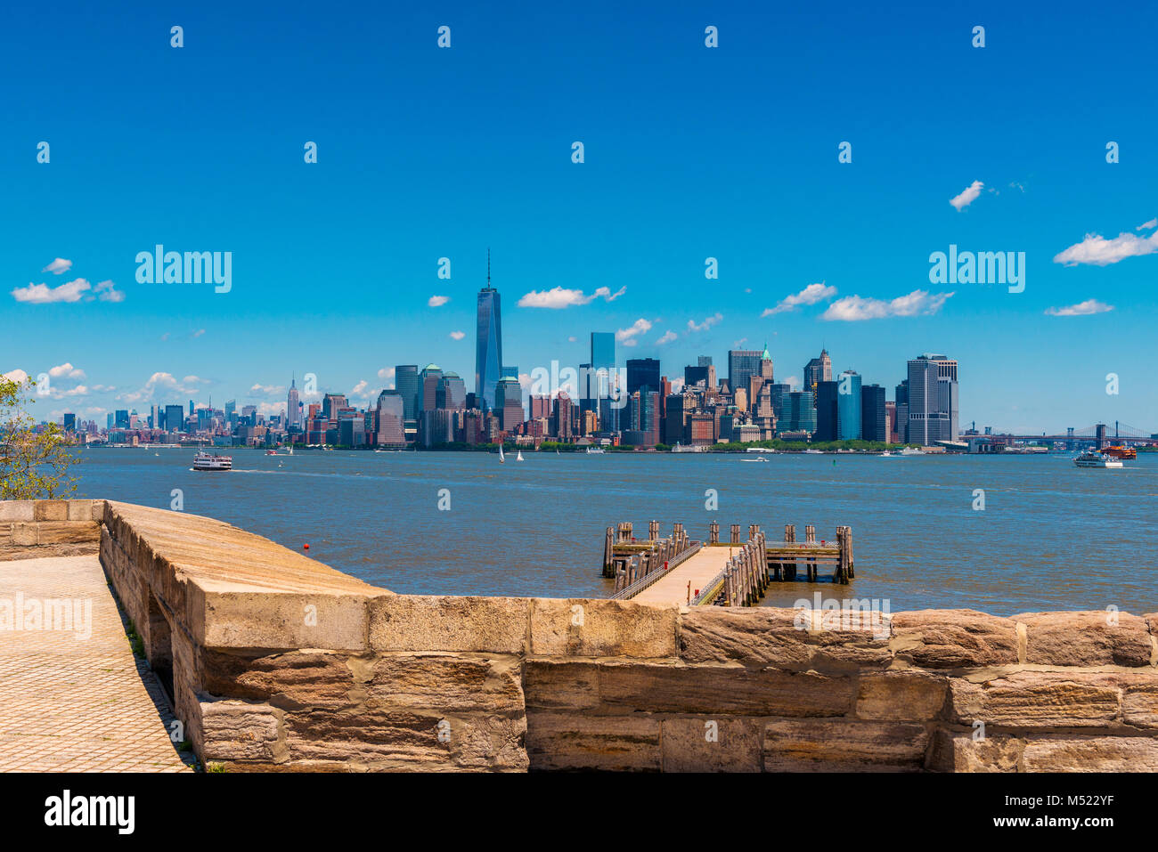 Blick auf Manhattan New York City von Liberty Island Stockfoto