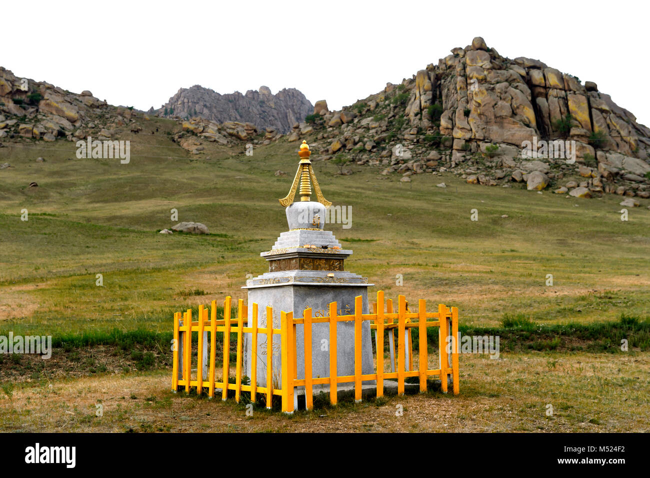 Stupa in der Steppe Gorkhi-Terelj Nationalpark, Mongolei Stockfoto