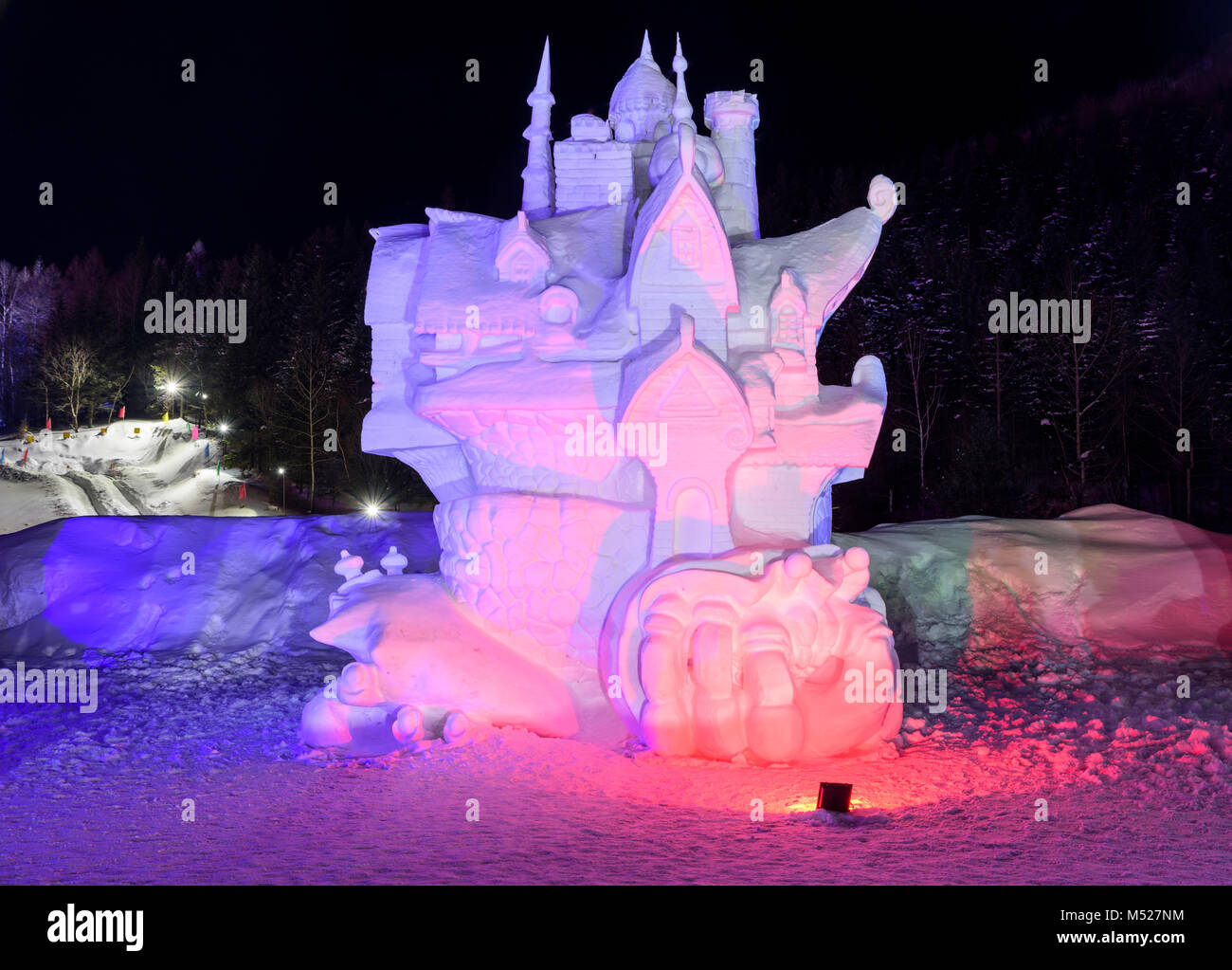 Schnee Stadt Xue Xiang In Heilongjiang Bietet China Chinas Wirklich Winter Wonderland Sie Haben Auch Schnee Kultur Schon In Der Nacht Beleuchtet Sind Stockfotografie Alamy