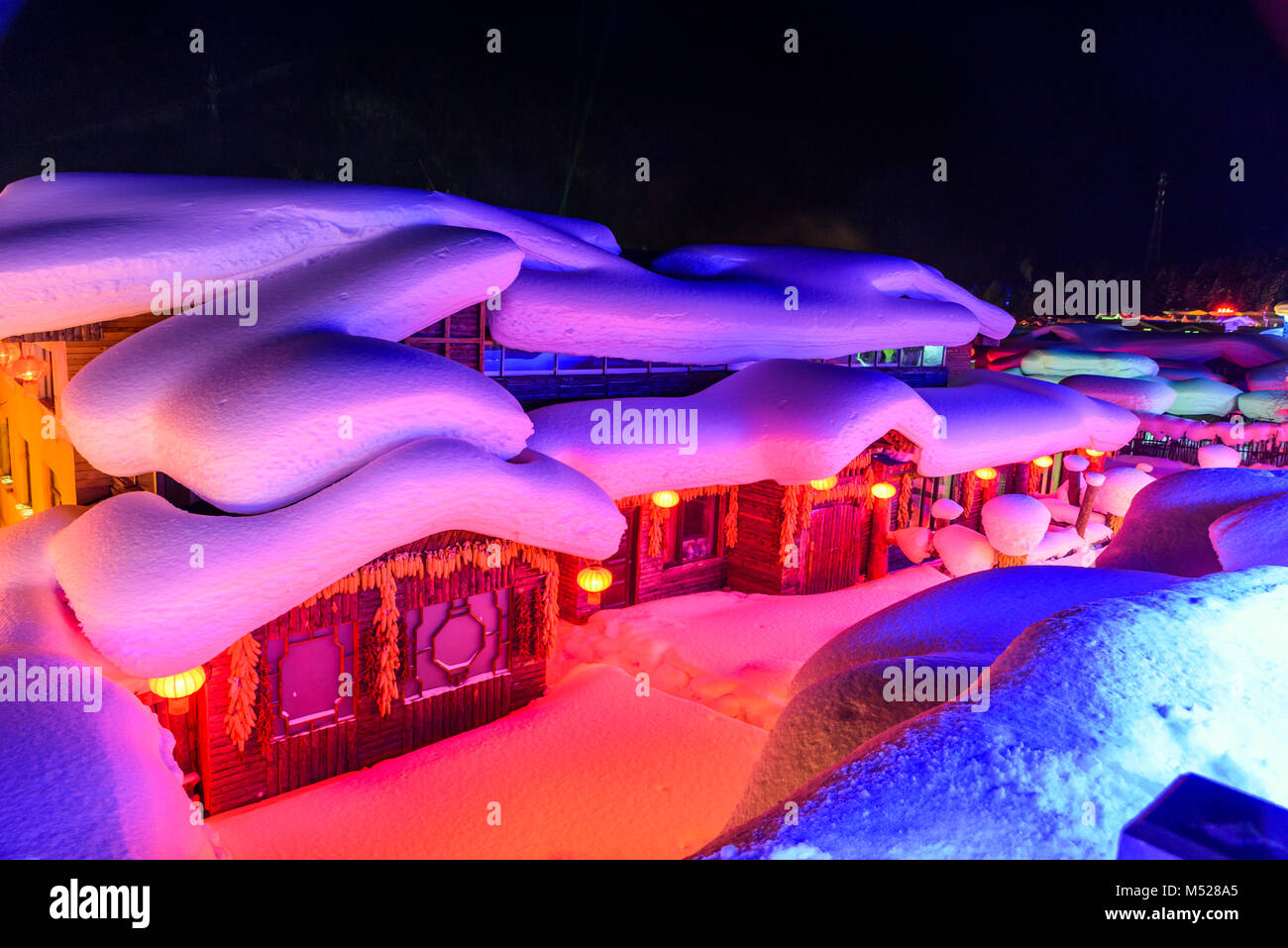Schnee Stadt, Xue Xiang in Heilongjiang, bietet China Chinas wirklich Winter Wonderland. Nachts Licht gibt es eine ganz neue Perspektive und Ehrfurcht Stockfoto