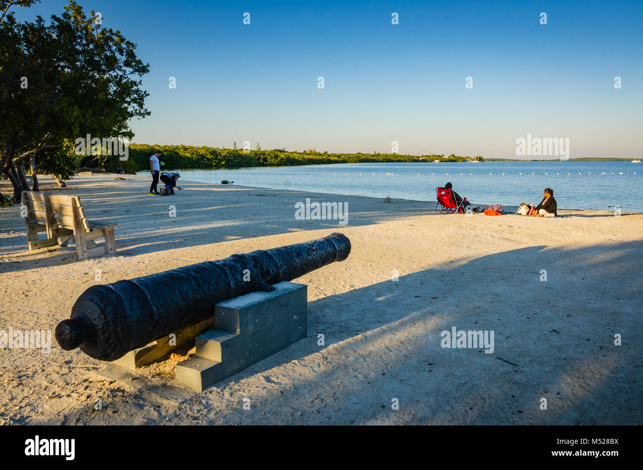Antike Kanone aus dem spanischen Schiffswrack an der John Pennekamp Coral Reef State Park, dem ersten Underwater Park in den Vereinigten Staaten, in Key Largo, FL. Stockfoto