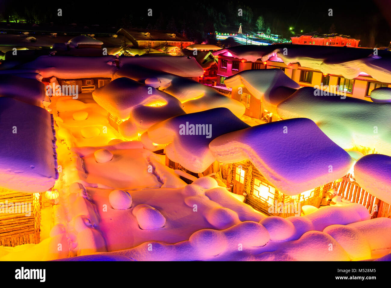 Schnee Stadt, Xue Xiang in Heilongjiang, bietet China Chinas wirklich Winter Wonderland. Nachts Licht gibt es eine ganz neue Perspektive und Ehrfurcht Stockfoto