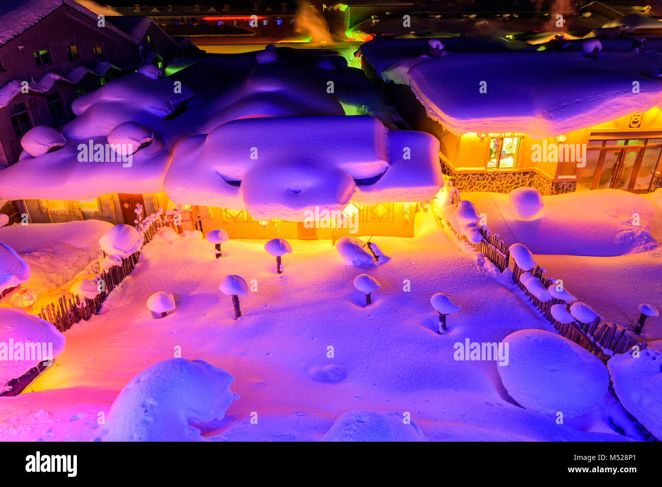 Schnee Stadt, Xue Xiang in Heilongjiang, bietet China Chinas wirklich Winter Wonderland. Nachts Licht gibt es eine ganz neue Perspektive und Ehrfurcht Stockfoto