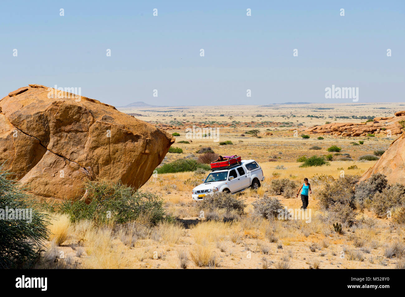 Suche nach biwak beim Bouldern Expedition, Spitzkoppe, Erongo, Namibia Stockfoto