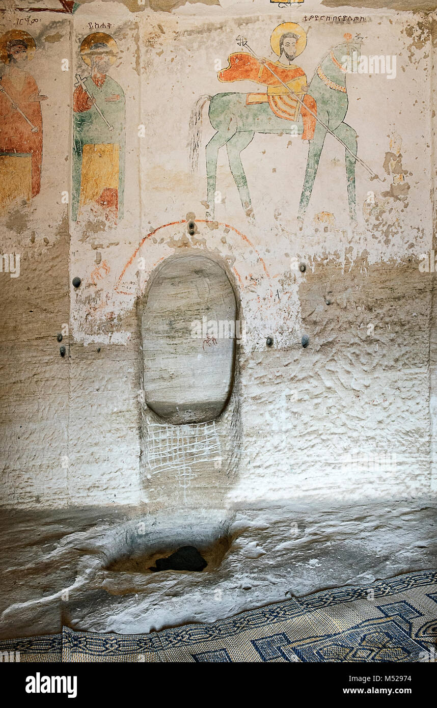 Gebet Nische mit Fresco, monolithische Kirche Daniel Gheralta Qorqor, Region, Tigray, Äthiopien Stockfoto