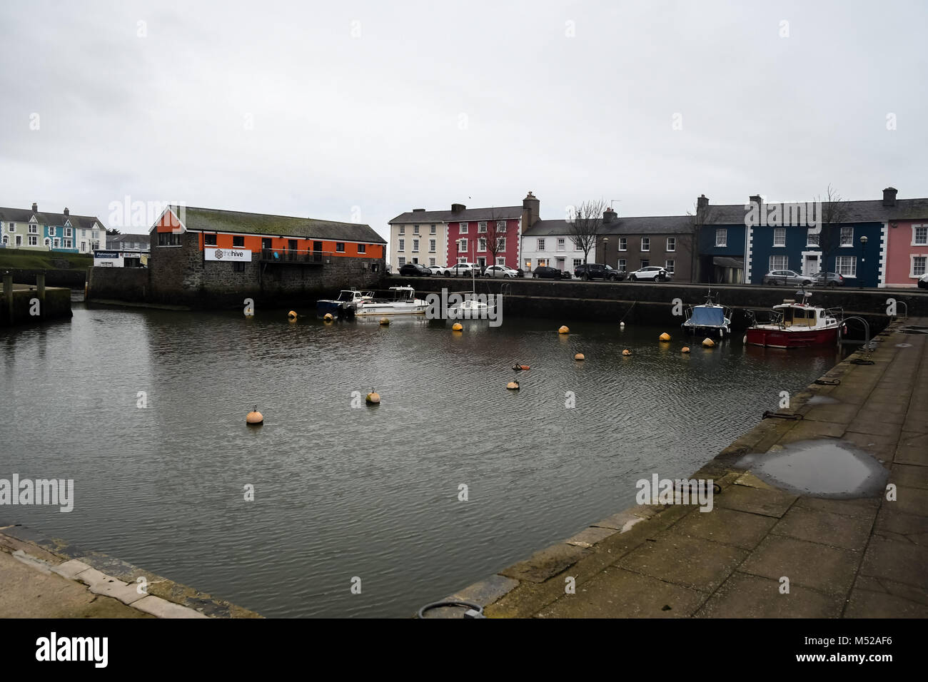 Aberaeron twon West Wales an einem bewölkten Tag im Februar. Stockfoto